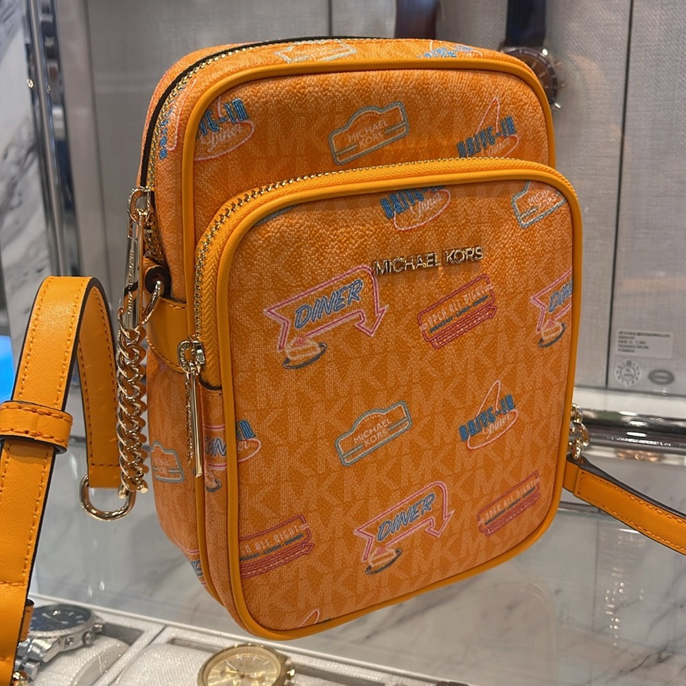MICHAEL KORS
J Set Md Printed Signature Logo Crossbody NS CHAIN XBODY
POP ORANGE - Picture 3 of 16